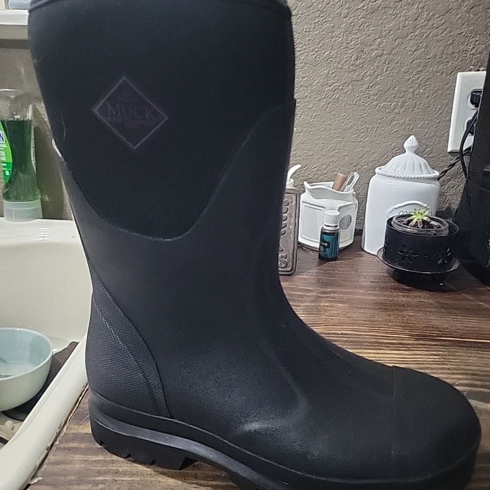 Women's Muck Mid Boot, black with pink Muck lableSize 8. New in box. Never worn.
